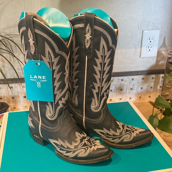 Lane Shoes - Lane Boots - Distressed Navy Size 7